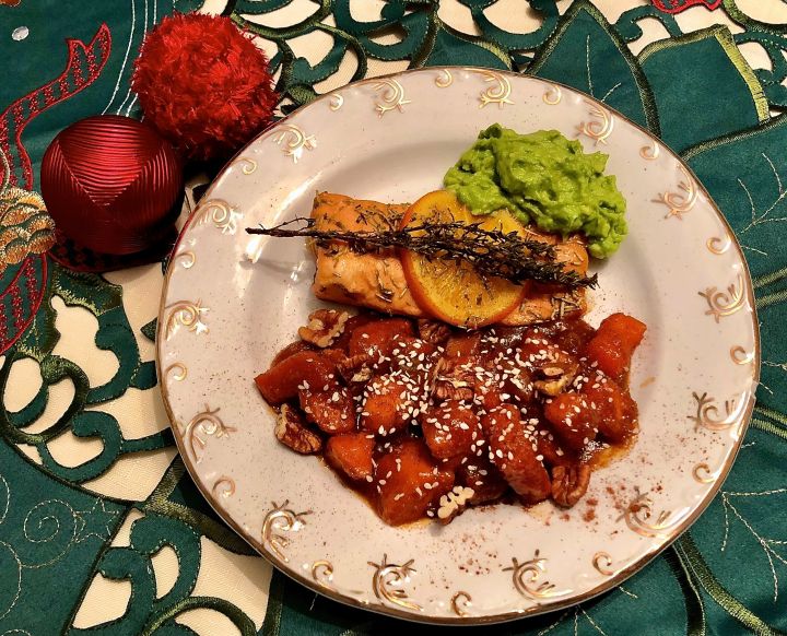 Cartofi dulci cu somon și avocado